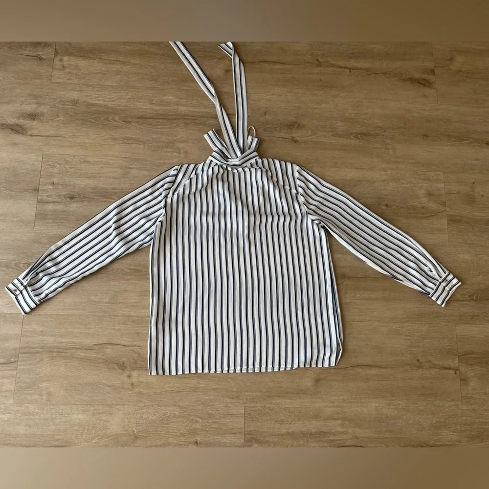 VINCE CAMUTO White Stripe Tie Neck Blouse Top S